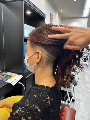 刈り上げ女子 ミディアムの髪型 ヘアスタイル ヘアカタログ 人気順 Yahoo Beauty ヤフービューティー