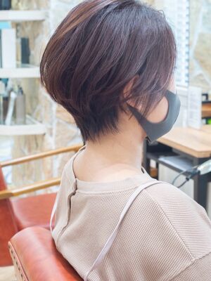 頭の形がキレイに見えるショートボブ埼玉浦和美容室トライベッカ荒巻充の髪型ショートカットが上手い