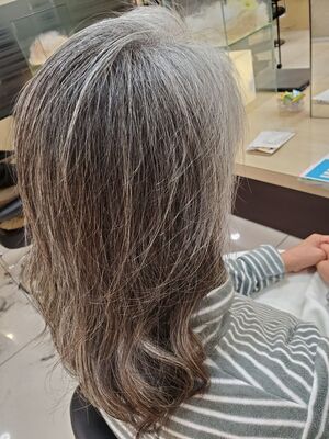 22年夏 60代 セミロングの人気ヘアスタイル 髪型 ヘアアレンジ Yahoo Beauty