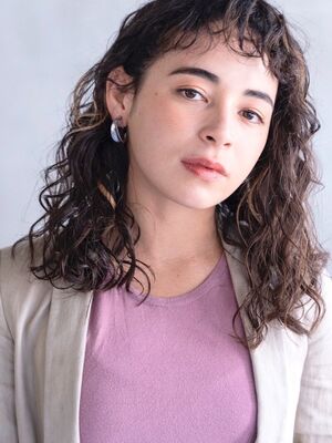 カーリーヘア セミロングの髪型 ヘアスタイル ヘアカタログ 人気順 Yahoo Beauty ヤフービューティー