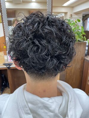 21年夏 メンズ くるくるパーマの新着ヘアスタイル 髪型 ヘアアレンジ Yahoo Beauty