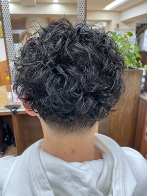 21年夏 メンズ くるくるパーマの新着ヘアスタイル 髪型 ヘアアレンジ Yahoo Beauty