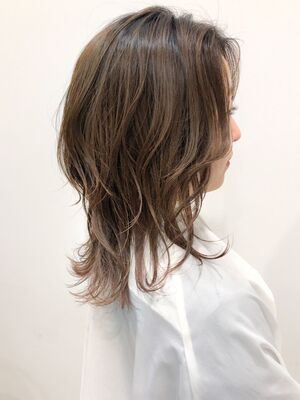 ひし形 ウルフカット レイヤーの髪型 ヘアスタイル ヘアカタログ 人気順 Yahoo Beauty ヤフービューティー