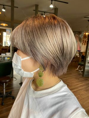 21年秋冬 ミルクティーカラー ショートの新着ヘアスタイル 髪型 ヘアアレンジ Yahoo Beauty