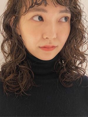 スパイラルパーマ ミディアムの髪型 ヘアスタイル ヘアカタログ 人気順 Yahoo Beauty ヤフービューティー