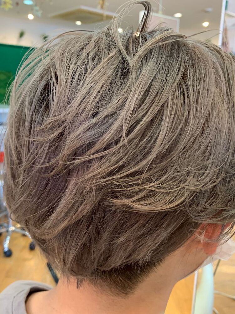 ミルクティーベージュカラー Tick Tock Paradime チックタック パラダイム 吉井 健陽のヘアスタイル情報 Yahoo Beauty