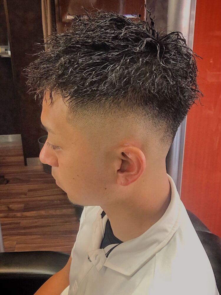 東京の暑さ対策 ドロップツイストパーマ スキンフェードショートドロップツイストver Hiro Ginza Barber Shop 秋葉原店 ヒロギンザバーバーショップアキハバラテン Hiroginza新橋 澤谷拓斗の髪型 ヘアスタイル ヘアカタログ情報 Yahoo Beauty ヤフービューティー