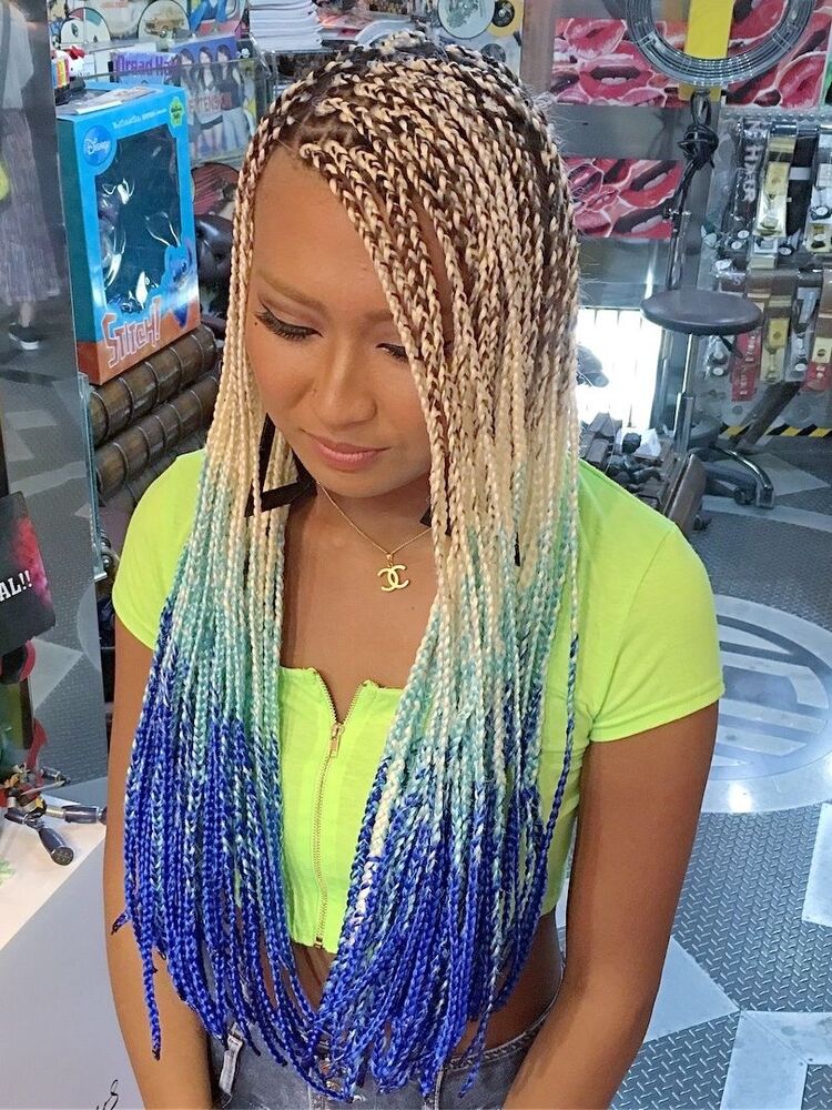 原色グラデーションのスーパーロングブレイズ Alesinternational アレスインターナショナル 派手髪美容師 宮平安奈のヘアスタイル情報 Yahoo Beauty