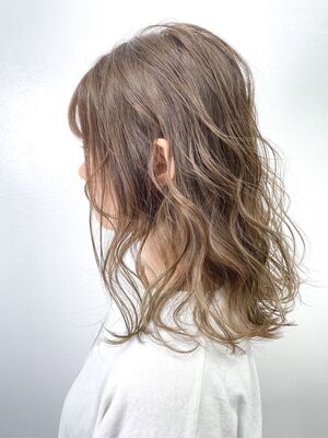 21年夏 ミルクティーアッシュの新着ヘアスタイル 髪型 ヘアアレンジ Yahoo Beauty