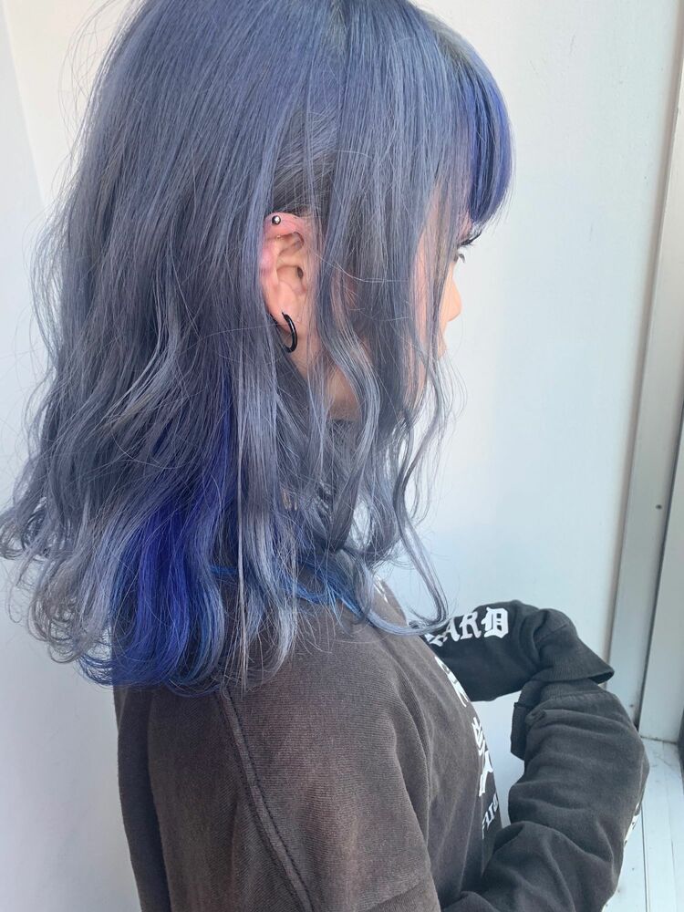 シルバーベースにブルーのインナーカラー 前髪インナーカラーも可愛い Tlony トロニー Miakiのヘアスタイル情報 Yahoo Beauty
