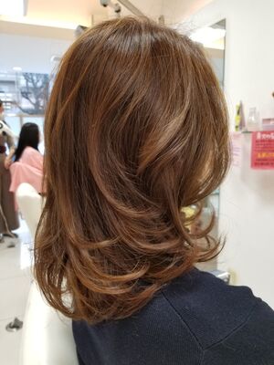 40代 ミディアムレイヤー セミロングの髪型 ヘアスタイル ヘアカタログ 人気順 Yahoo Beauty ヤフービューティー