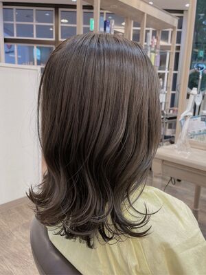 21年秋冬 アッシュグレー ミディアムの新着ヘアスタイル 髪型 ヘアアレンジ Yahoo Beauty