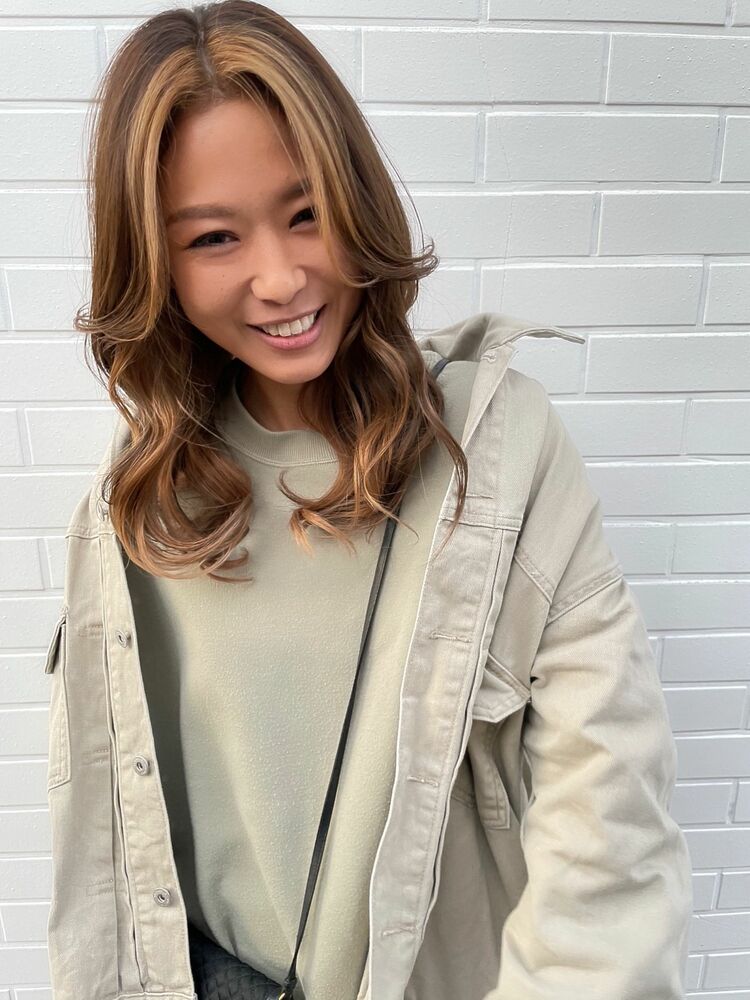 インナーカラーと フェイスフレーミング カーテンバングの今時ヘアです 佐藤タカヒロのヘアスタイル情報 Yahoo Beauty