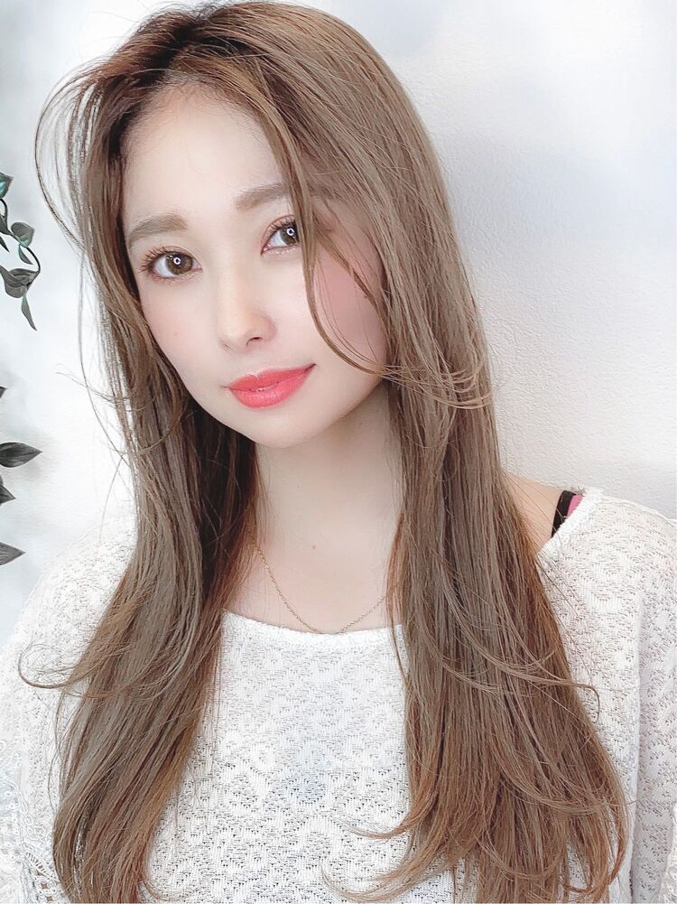 前髪なしさん向け ストレートでも可愛い センター分けヘア Amoute アムティ Hiro Amouteのヘアスタイル情報 Yahoo Beauty