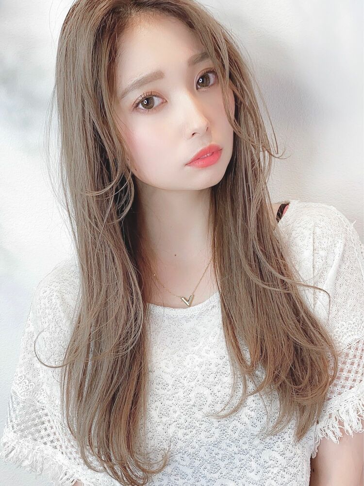 前髪なしさん向け ストレートでも可愛い センター分けヘア Amoute アムティ Hiro Amouteのヘアスタイル情報 Yahoo Beauty