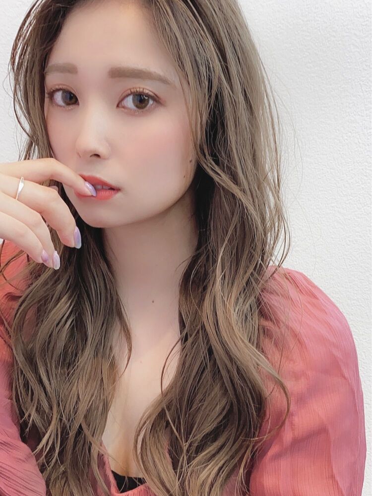 夏は緩め巻きが人気 かきあげ前髪 ビーチウェーブ Amoute アムティ Hiro Amouteのヘアスタイル情報 Yahoo Beauty