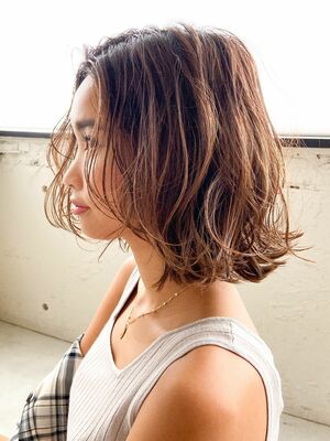 外国人風パーマ ミディアムの髪型 ヘアスタイル ヘアカタログ 人気順 Yahoo Beauty ヤフービューティー