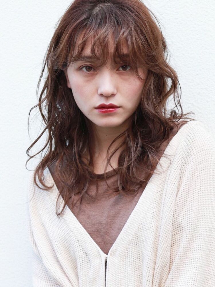 ミディアムのパーマスタイル 前髪を強めに巻きランダムにセット Neroli By Scene ネロリ バイ シーン Megumi Oogakiのヘア スタイル情報 Yahoo Beauty