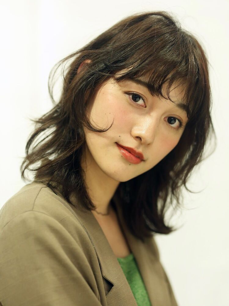 毛先パーマで遊ぶおしゃれミディアム Magnolia Aoyama マグノリア アオヤマ Hinataの髪型 ヘアスタイル ヘアカタログ情報 Yahoo Beauty ヤフービューティー