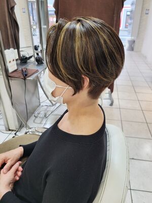 ハイライトカラー ベリーショートの髪型 ヘアスタイル ヘアカタログ 人気順 Yahoo Beauty ヤフービューティー