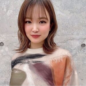 ほんのりピンクのミルクティーベージュ Echelle Satomiの髪型 ヘアスタイル ヘアカタログ情報 Yahoo Beauty ヤフービューティー